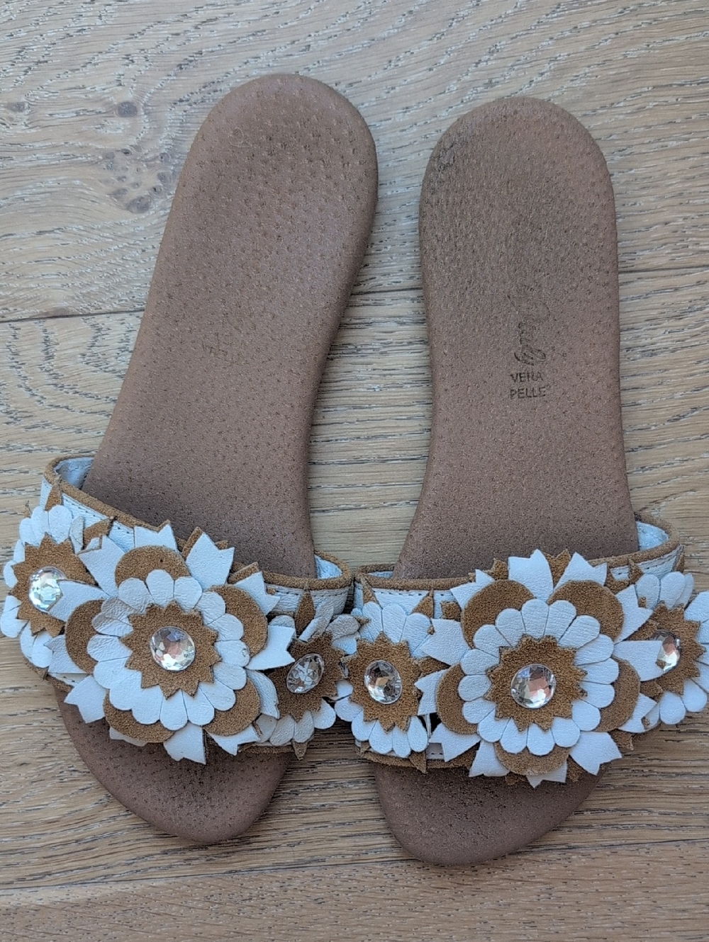 Womens Floral Slide Sandals in Tan and White